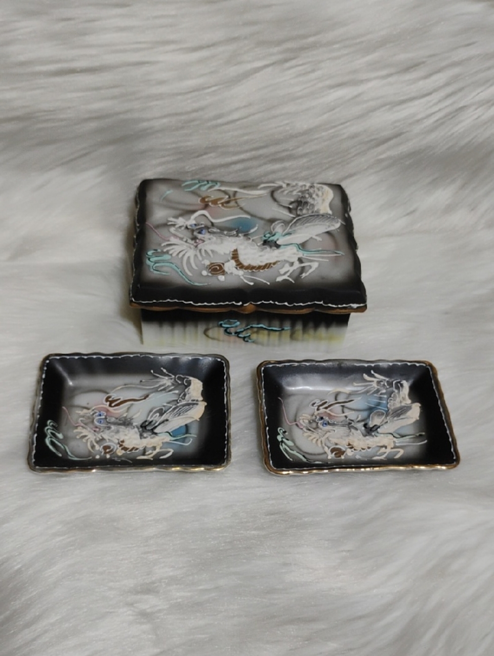 (C-62) Japanese Dragonware Porcelain Trinket Box W Raised Moriage Dragon Design